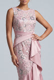 Vestido midi midi de madre de novia rosa claro con escote redondo y volantes