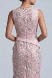 Vestido midi midi de madre de novia rosa claro con escote redondo y volantes