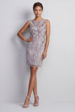 Vestido corto de madre de la novia con cuello de bateau lila y vaina