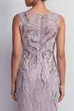 Vestido corto de madre de la novia con cuello de bateau lila y vaina