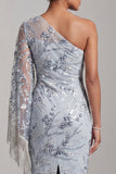 Vestido de madre de la novia bordado en un hombro con funda azul claro y flecos