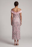 Vestido de madre de la novia con una funda rosa claro sobre el hombro, lentejuelas de largo té, con drapeado