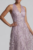 Vestido de la madre de la novia bordado en línea A lila