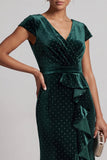 Vestido de manga sirena asimétrica asimétrica de mangas verde oscuro con volantes