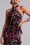 Vestido de madre de la novia, de cuello halter negro, terciopelo floral de funda larga y volantes laterales