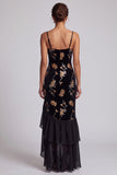 Bordado floral de terciopelo negro, lentejuelas Vestido asimétrico de Madre de la novia con abertura de volantes
