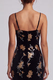 Bordado floral de terciopelo negro, lentejuelas Vestido asimétrico de Madre de la novia con abertura de volantes