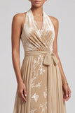 Vestido largo de madre de la novia Jacquard con escote húlter de terciopelo champán