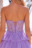 Vestido de bienvenida a casa sin tirantes de línea Fucsia A con apliques de encaje