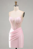 Corsé rosa transparente, vestido corto de satén fruncido y corto de bienvenida con cuentas