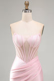Corsé rosa transparente, vestido corto de satén fruncido y corto de bienvenida con cuentas