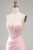 Corsé rosa transparente, vestido corto de satén fruncido y corto de bienvenida con cuentas