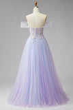 Corsé lila brillante con hombros descubiertos, perlas, vestido largo de tul con abertura