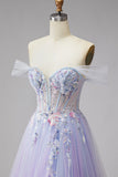 Corsé lila brillante con hombros descubiertos, perlas, vestido largo de tul con abertura