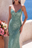 Perlas de perlas de lentejuelas verdes polvorientas con tirantes finos y tirantes largos de sirena con abertura