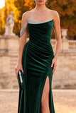 Vestido formal Maxi de terciopelo verde oscuro con un hombro fruncido y pedrería