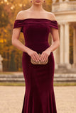Vestido formal Maxi de sirena de terciopelo burdeos con hombros descubiertos