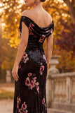 Vestido formal maxi de terciopelo descubierto al hombro con abertura lateral