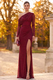 Vestido formal largo de un hombro con cuentas fruncido y funda burdeos