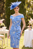 Vestido midi azul con volantes y holgura descubierto, con un lazo de pedrería