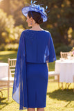 Vestido de madre de la novia azul real con escote de bateau con cuentas y funda midi