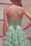 Vestido de graduación de fin de curso de satén sin tirantes de corsé verde A-Line con aplicaciones florales 3D