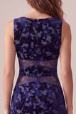 Vestido de cóctel midi de cuello bateau azul marino con cuello en A y estampado de terciopelo con recorte