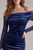 Vestido de cóctel corto de satén con estampado de hombros azul marino