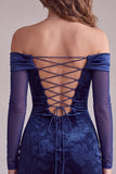 Vestido de cóctel corto de satén con estampado de hombros azul marino