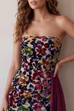 Vestido corto bodycon sin tirantes con estampado de terciopelo burdeos y drapeado