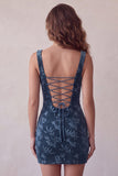 Vestido corto de cóctel con escote cuadrado con estampado azul marino