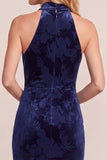 Vestido formal Maxi de capucha azul marino con escote alto y bajo de terciopelo con drapeado