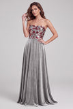 Vestido formal Maxi de terciopelo gris sin tirantes de terciopelo A-Line con encaje en la espalda
