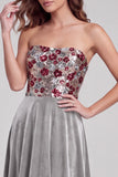Vestido formal Maxi de terciopelo gris sin tirantes de terciopelo A-Line con encaje en la espalda
