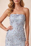Vestido formal largo de lentejuelas azul polvoriento azul sin tirantes con abertura lateral y flor 3D