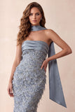 Vestido formal de cola sin tirantes con flecos y sirena azul polvoriento