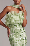 Vestido largo de graduación sin tirantes de sirena verde con volantes y lentejuelas