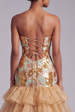 Vestido largo de graduación, sin tirantes y escaleras de organza con volantes, corte dorado
