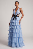 Vestido de Graduación Largo Azul Claro con Escote en V, Flores, Pliegues, Tul de Gasa, Volantes y Lazo