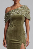 Vestido Maxi de Madre de la Novia de terciopelo de un solo hombro asimétrico con una funda oliva y flor 3D