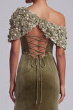 Vestido Maxi de Madre de la Novia de terciopelo de un solo hombro asimétrico con una funda oliva y flor 3D