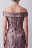 Vestido largo de madre de novia de jacquard gris de funda descubierto