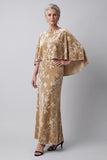 Vestido largo de madre de la novia con estampado de veludo de veludo champán con escote floral y capa
