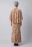 Vestido largo de madre de la novia con estampado de veludo de veludo champán con escote floral y capa
