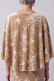 Vestido largo de madre de la novia con estampado de veludo de veludo champán con escote floral y capa