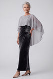 Vestido de madre de la novia con bordado de terciopelo negro con lentejuelas fruncidas, escote batazo y capa de gasa