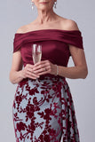 Vestido de Madre de la Novia de terciopelo burdeos fruncido con flores y drapping