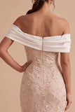 Vestido de boda maxi de invitado en blanco y rosa con bordado floral al descubierto