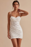 Corsé blanco, escote con capucha fruncido, tirantes finos, vestido blanco corto