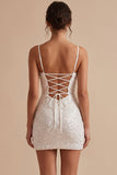 Corsé blanco, escote con capucha fruncido, tirantes finos, vestido blanco corto